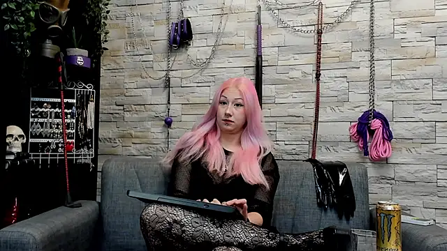Snapshot of Miss_Kaz chatting on August 9, 2026, 3:23 am Miss Kaz online show from August 9, 2026, 3:23 am