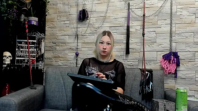 Snapshot of Miss_Kaz chatting on July 6, 2026, 1:01 am Miss Kaz online show from July 6, 2026, 1:01 am