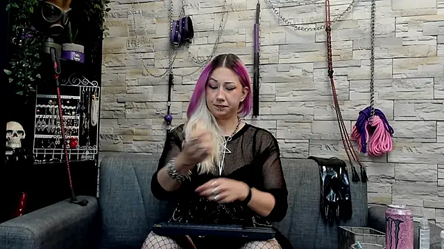 Snapshot of Miss_Kaz chatting on July 23, 2026, 1:08 am Miss Kaz online show from July 23, 2026, 1:08 am