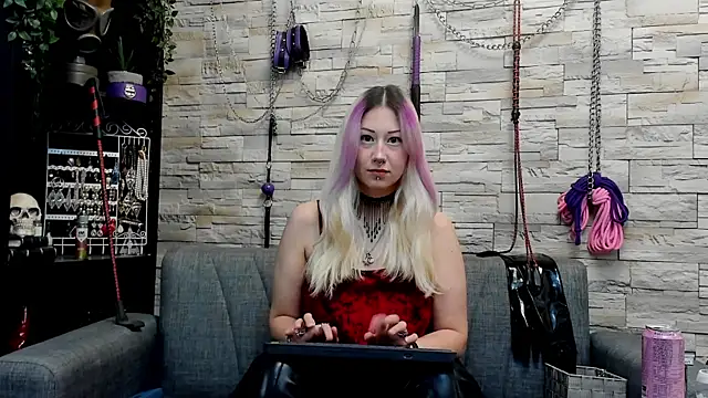Snapshot of Miss_Kaz chatting on August 1, 2026, 12:52 am Miss Kaz online show from August 1, 2026, 12:52 am