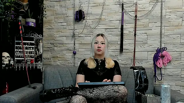 Snapshot of Miss_Kaz chatting on July 1, 2026, 12:22 am Miss Kaz online show from July 1, 2026, 12:22 am