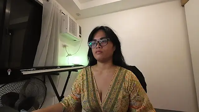 Snapshot of MysticMara chatting on June 13, 2026, 12:47 pm MysticMara online show from June 13, 2026, 12:47 pm