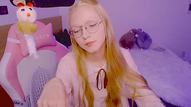 Snapshot of blush chatting on July 7, 2026, 12:20 pm blush online show from July 7, 2026, 12:20 pm
