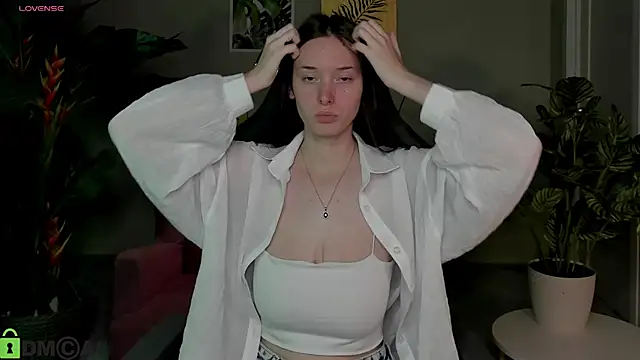 Snapshot of Eva_Leeee chatting on August 5, 2026, 7:57 am Eva Leeee online show from August 5, 2026, 7:57 am