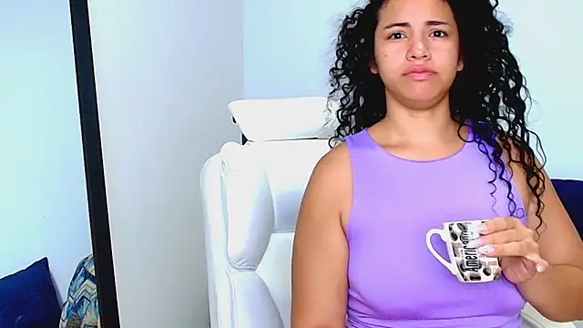 Snapshot of Isabella_Sophia19 chatting on August 3, 2026, 1:28 pm Isabella Sophia19 online show from August 3, 2026, 1:28 pm