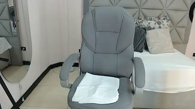 Snapshot of lily_mendoza chatting on July 16, 2026, 8:17 pm lily mendoza online show from July 16, 2026, 8:17 pm