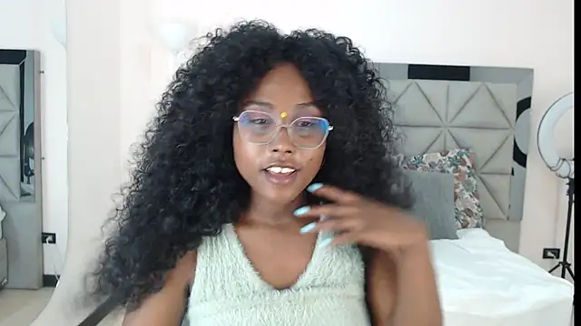 Snapshot of lily_mendoza chatting on July 7, 2026, 7:39 pm lily mendoza online show from July 7, 2026, 7:39 pm
