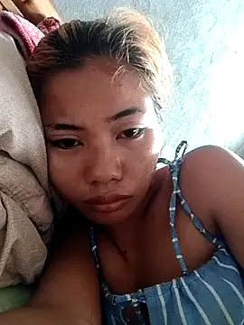 Snapshot of uwannataste chatting on July 17, 2026, 12:52 am uwannataste online show from July 17, 2026, 12:52 am