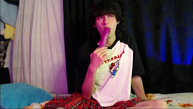 Naomi uwu online show from June 12, 2026, 3:48 am