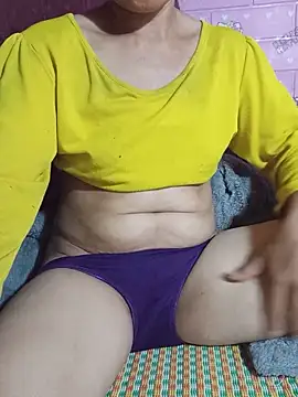 -BabyLove- online show from June 18, 2026, 1:38 pm