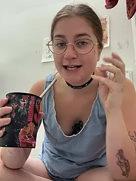 Snapshot of mclacy chatting on June 16, 2026, 12:27 pm mclacy online show from June 16, 2026, 12:27 pm