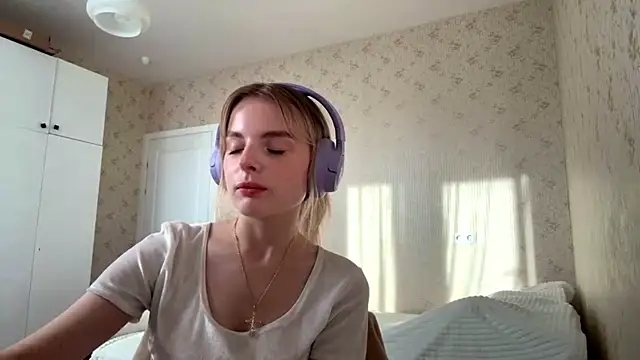 Snapshot of TeodoraBinney chatting on June 29, 2026, 5:01 pm TeodoraBinney online show from June 29, 2026, 5:01 pm