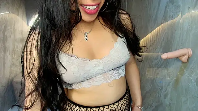 Snapshot of Mia__r_ chatting on June 19, 2026, 10:36 pm Mia r online show from June 19, 2026, 10:36 pm