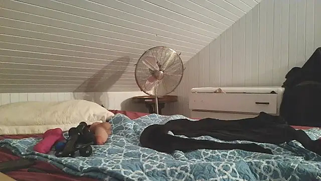 Snapshot of LanaGold1 chatting on June 17, 2026, 2:33 am LanaGold1 online show from June 17, 2026, 2:33 am