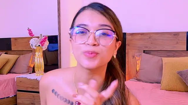 CassieMills online show from July 28, 2026, 2:13 pm