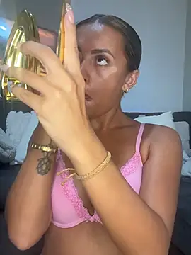 Harrietbronzex online show from July 23, 2026, 1:30 pm