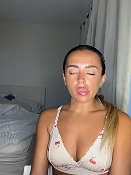 Harrietbronzex online show from June 21, 2026, 8:25 pm