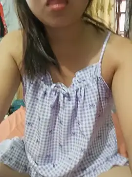 Snapshot of Emma-cutee chatting on June 14, 2026, 11:50 pm Emma-cutee online show from June 14, 2026, 11:50 pm