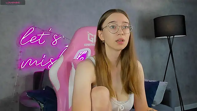 Snapshot of Lucy_Green chatting on July 3, 2026, 12:39 am Lucy Green online show from July 3, 2026, 12:39 am