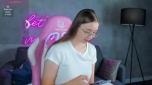 Snapshot of Lucy_Green chatting on July 15, 2026, 12:50 am Lucy Green online show from July 15, 2026, 12:50 am