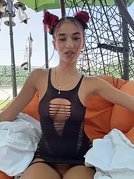VixenRosse online show from July 17, 2026, 9:06 am