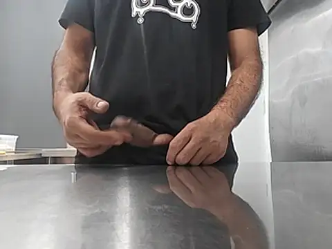 brownskinbull1 online show from July 10, 2026, 4:40 pm