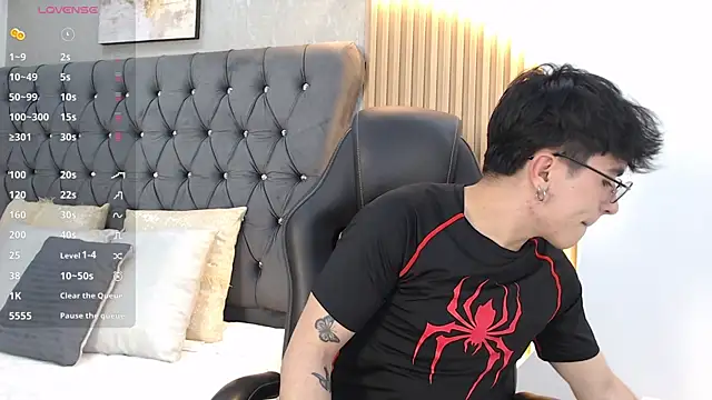 Snapshot of Tommy_Claks chatting on June 25, 2026, 8:36 pm Tommy Claks online show from June 25, 2026, 8:36 pm