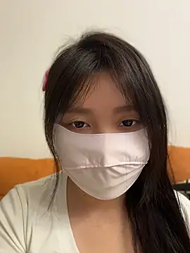 yiyi-love online show from June 16, 2026, 2:17 pm