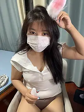 yiyi-love online show from June 27, 2026, 12:22 pm