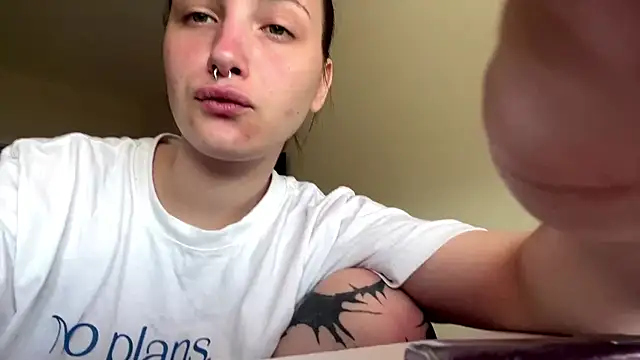 LillyPresti online show from June 30, 2026, 9:53 am