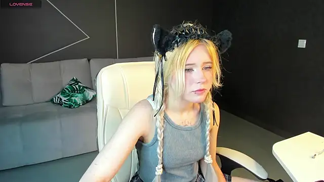 Snapshot of kikipeach chatting on June 28, 2026, 12:22 pm kikipeach online show from June 28, 2026, 12:22 pm