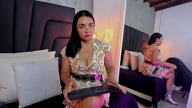 Longina  online show from July 28, 2026, 7:39 pm