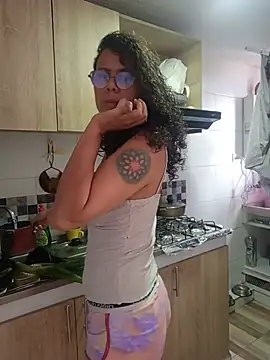 Snapshot of Claro_de_Luna chatting on August 2, 2026, 3:42 pm Claro de Luna online show from August 2, 2026, 3:42 pm