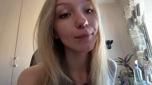Snapshot of BivalentFalloff chatting on July 22, 2026, 4:58 am BivalentFalloff online show from July 22, 2026, 4:58 am
