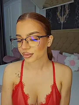 Snapshot of YasminnDoll chatting on July 24, 2026, 4:19 am YasminnDoll online show from July 24, 2026, 4:19 am