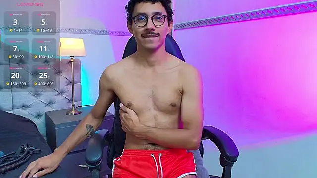 Snapshot of Twunk_miguel chatting on August 1, 2026, 3:37 am Twunk miguel online show from August 1, 2026, 3:37 am