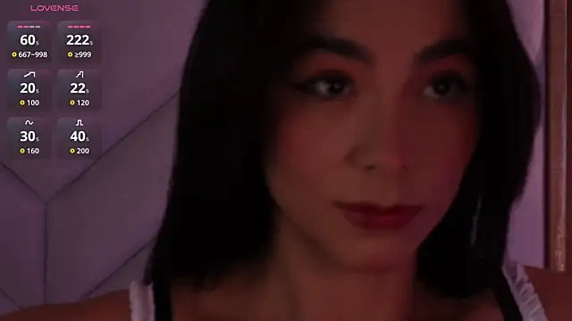 Snapshot of imLeanna_ chatting on July 10, 2026, 10:43 pm imLeanna online show from July 10, 2026, 10:43 pm