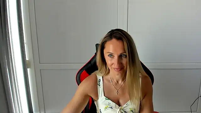 LilyDreamm online show from July 18, 2026, 12:03 pm