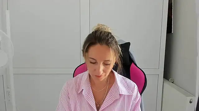 LilyDreamm online show from July 29, 2026, 6:45 am