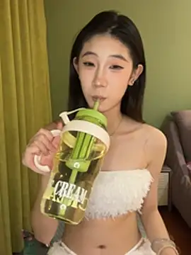 Lili15565 online show from June 21, 2026, 3:51 pm