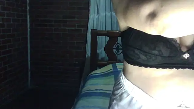 CarolinaMoretti online show from June 24, 2026, 1:04 am
