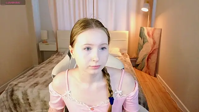 Snapshot of LiliTiny chatting on June 25, 2026, 1:14 am LiliTiny online show from June 25, 2026, 1:14 am