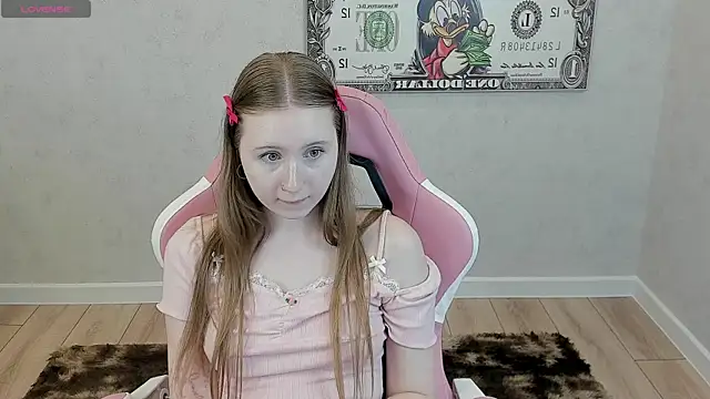 Snapshot of LiliTiny chatting on June 24, 2026, 2:21 am LiliTiny online show from June 24, 2026, 2:21 am