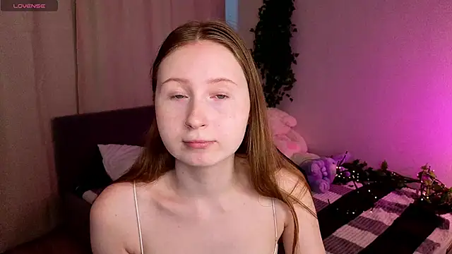 Snapshot of LiliTiny chatting on July 1, 2026, 1:06 am LiliTiny online show from July 1, 2026, 1:06 am