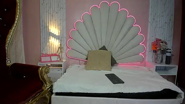 Snapshot of Mirarossi_ chatting on June 24, 2026, 7:44 pm Mirarossi online show from June 24, 2026, 7:44 pm