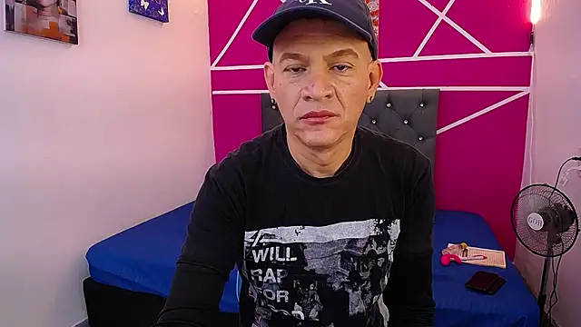 Snapshot of Cesirry_ chatting on July 23, 2026, 2:35 pm Cesirry online show from July 23, 2026, 2:35 pm