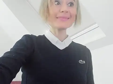 Snapshot of Ssoniaaa chatting on February 18, 2025, 12:39 pm Ssoniaaa online show from February 18, 2025, 12:39 pm