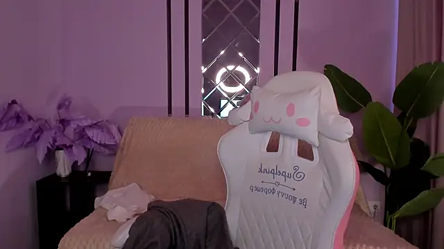 Dia Doll online show from June 25, 2026, 6:40 am