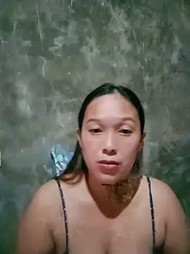 urwomaninlove online show from July 8, 2026, 3:51 am