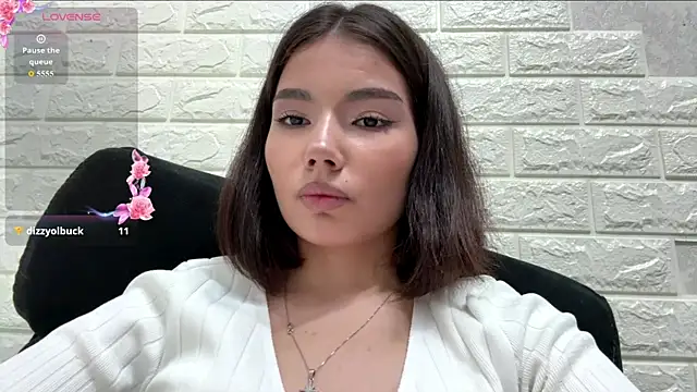 Snapshot of HolliMalory chatting on July 3, 2026, 9:10 pm HolliMalory online show from July 3, 2026, 9:10 pm